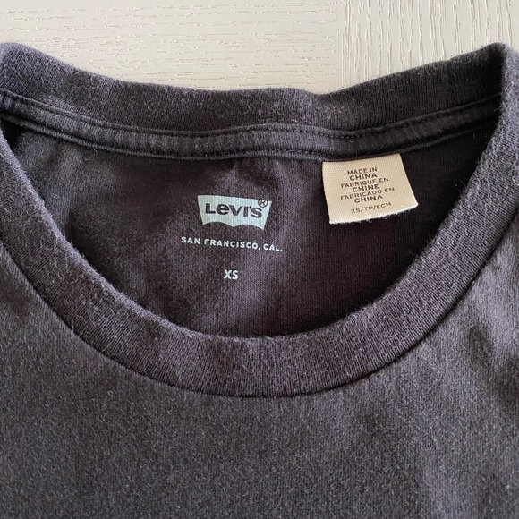 ‼️ REDUCED ‼️ Authentic LEVIS Short Sleeve T-Shirt - Picture 3 of 6